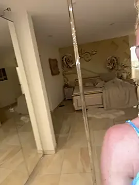 Kate-monroe live performer